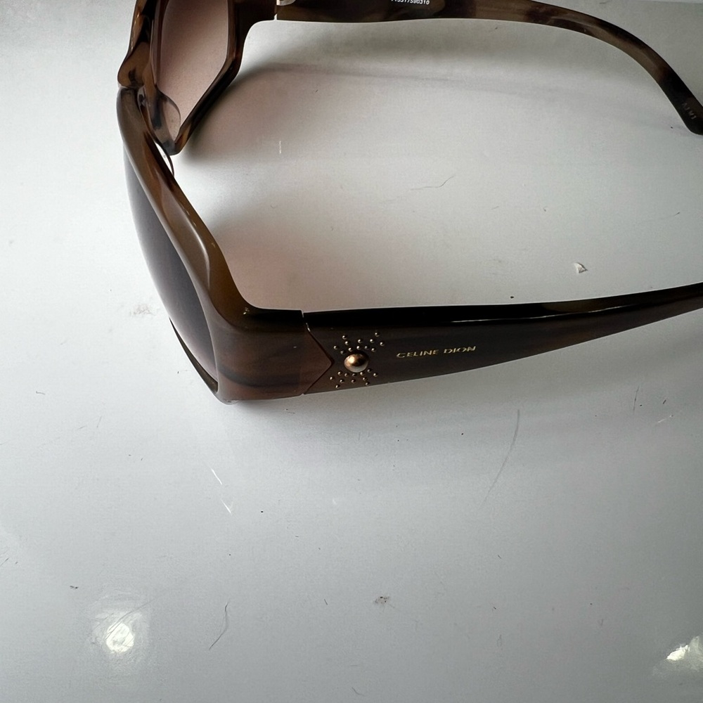 Celine Dion Preowned women’s brown sunglasses and case - Picture 16 of 16